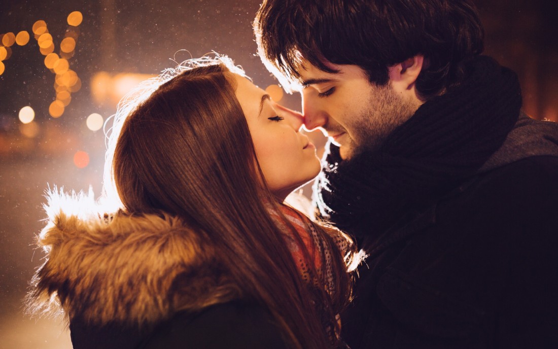 kissing-romantic-couple-hd-picture-1