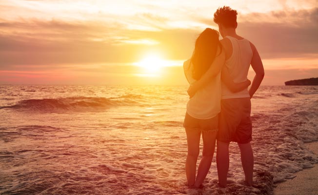 Why-You-Should-Date-A-Girl-Who-Loves-The-Beach